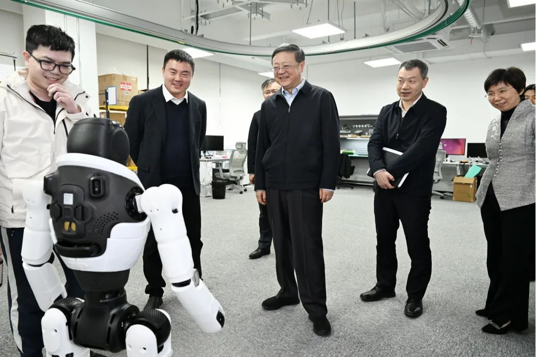 上海市委书记陈吉宁专题调研长运娱乐机器人